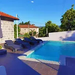 Andreihouse Amares